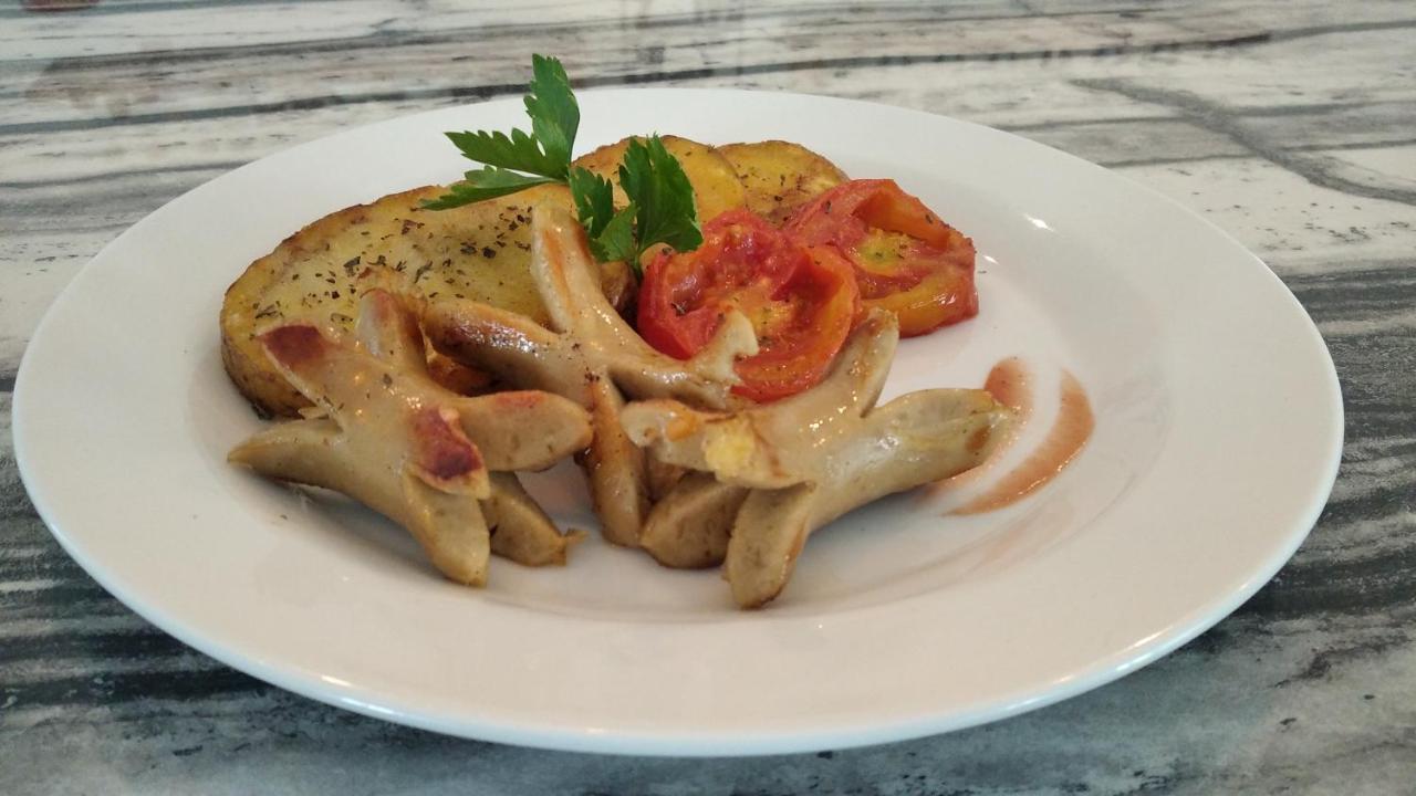 Anjo Maumere Hotel & Restaurant Ngoại thất bức ảnh