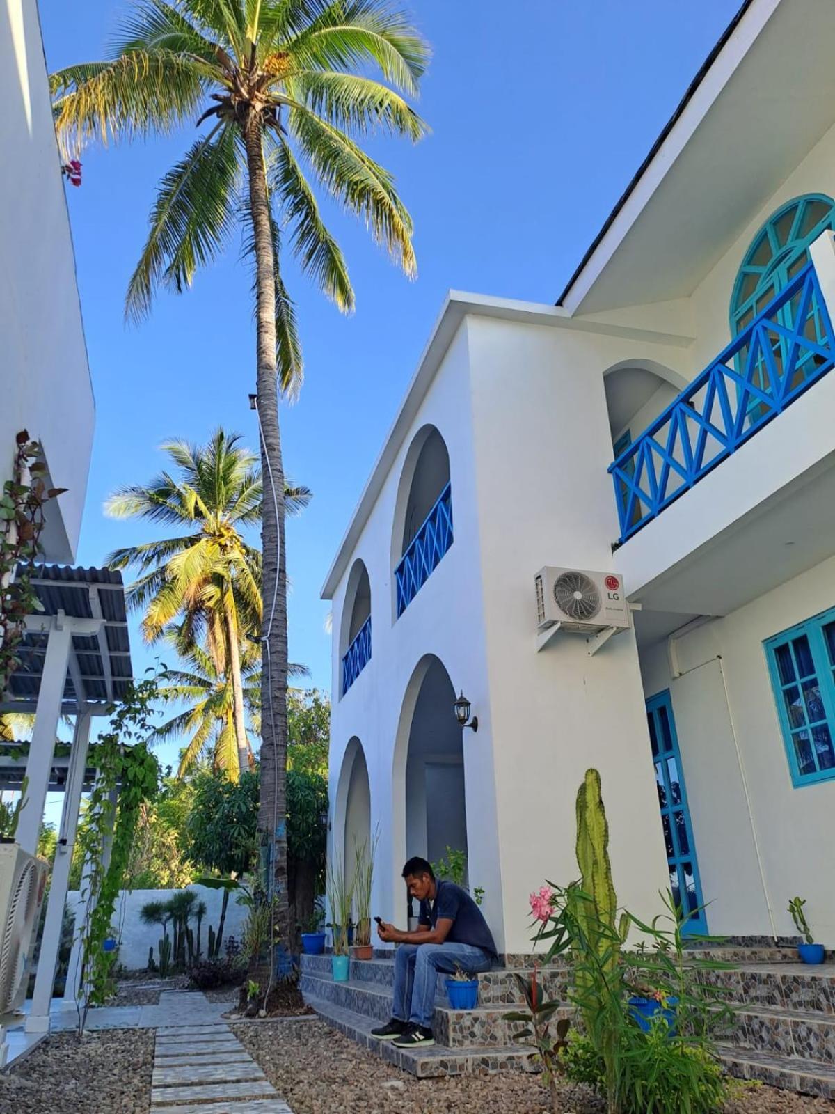 Anjo Maumere Hotel & Restaurant Ngoại thất bức ảnh